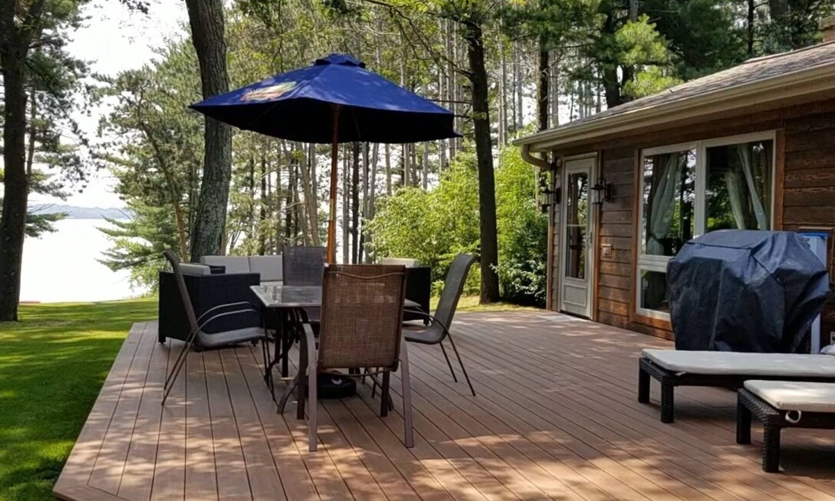 Lake Shore Estates House | Castle Rock Lake waterfront property with pier