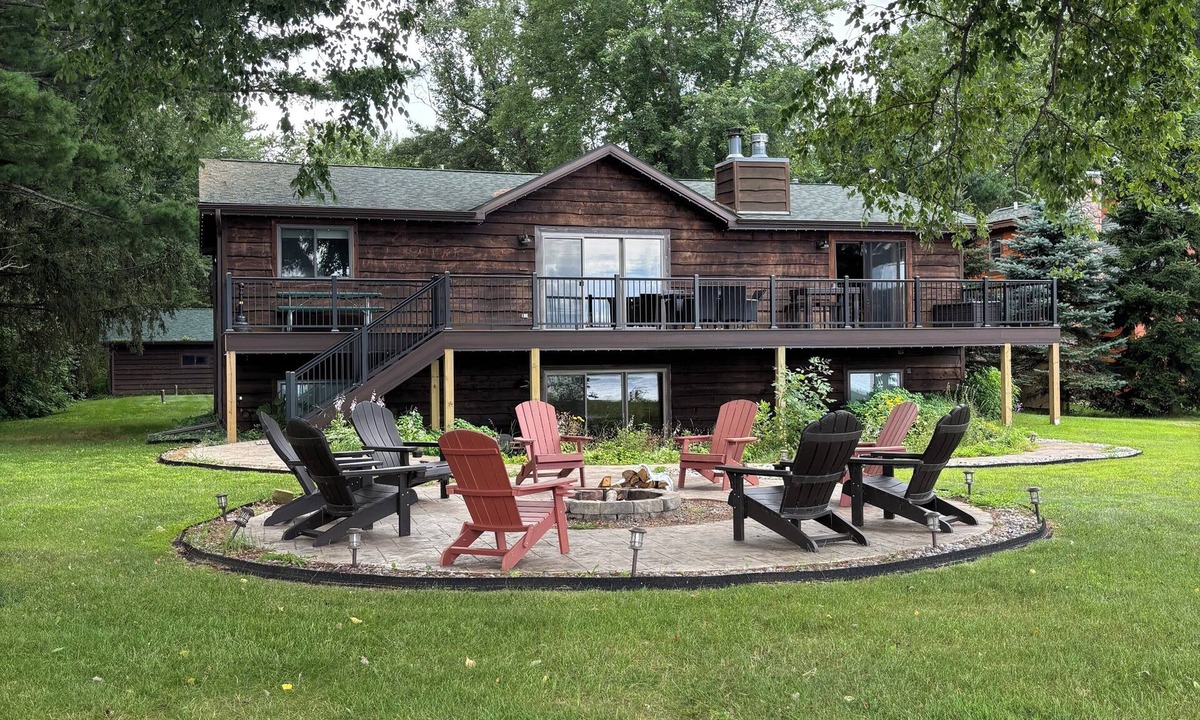 Necedah House | Castle Rock Lakefront Getaway/5BR/Sleeps 10 + Fire Pit