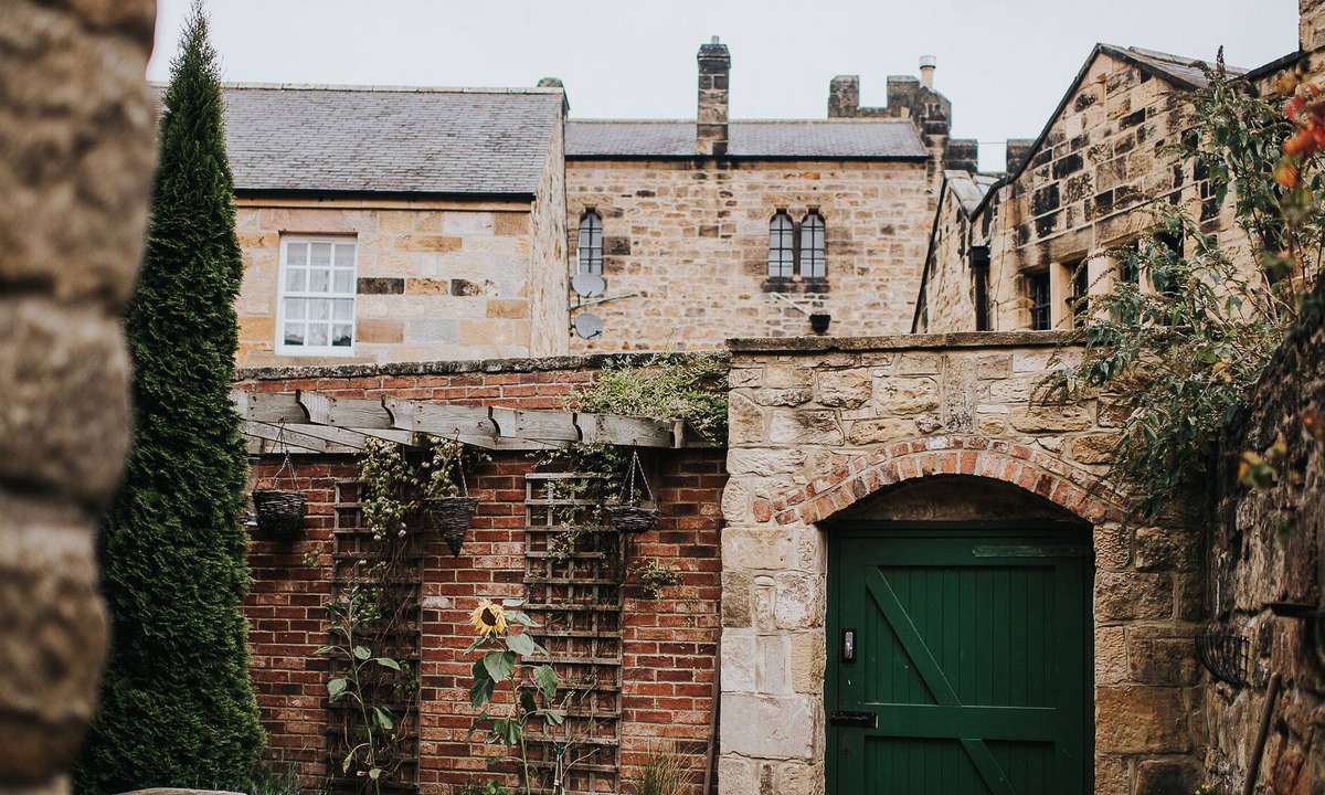 South Charlton Cottage | CASTLE VIEW, romantic, character holiday cottage in Alnwick