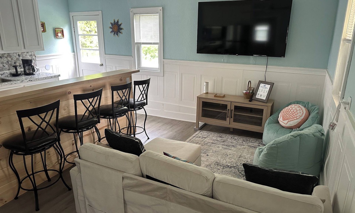 West Buxton House | Center of Everything Southern Maine… 3-bedroom house, huge yard in Buxton