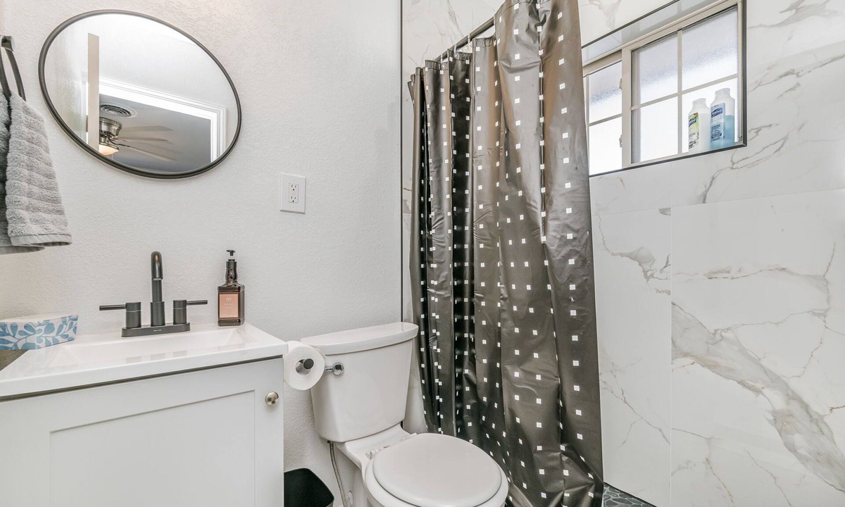 Amarillo House | Central 3 Blocks off Hwy i-40, Spacious home, quiet neighborhood,clean