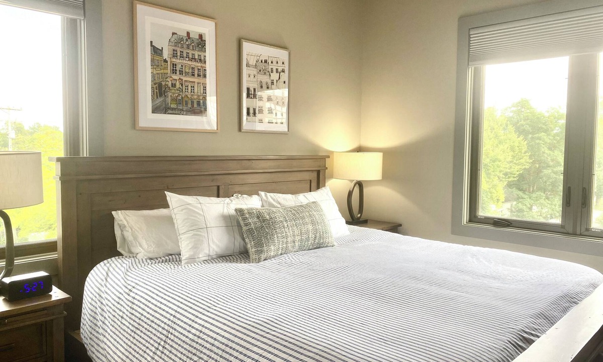 Traverse City Condo | Central Contemporary Condo with Parking!