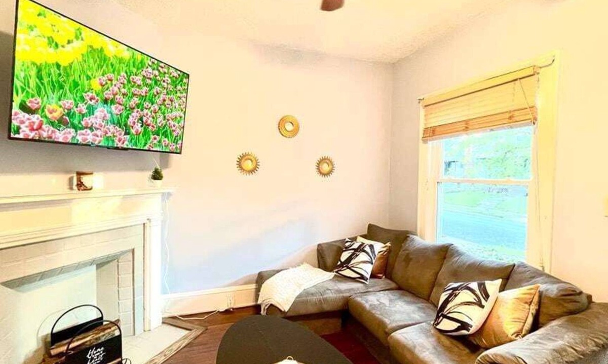Lakewood Apartment | Central Lakewood 3bdrm townhouse