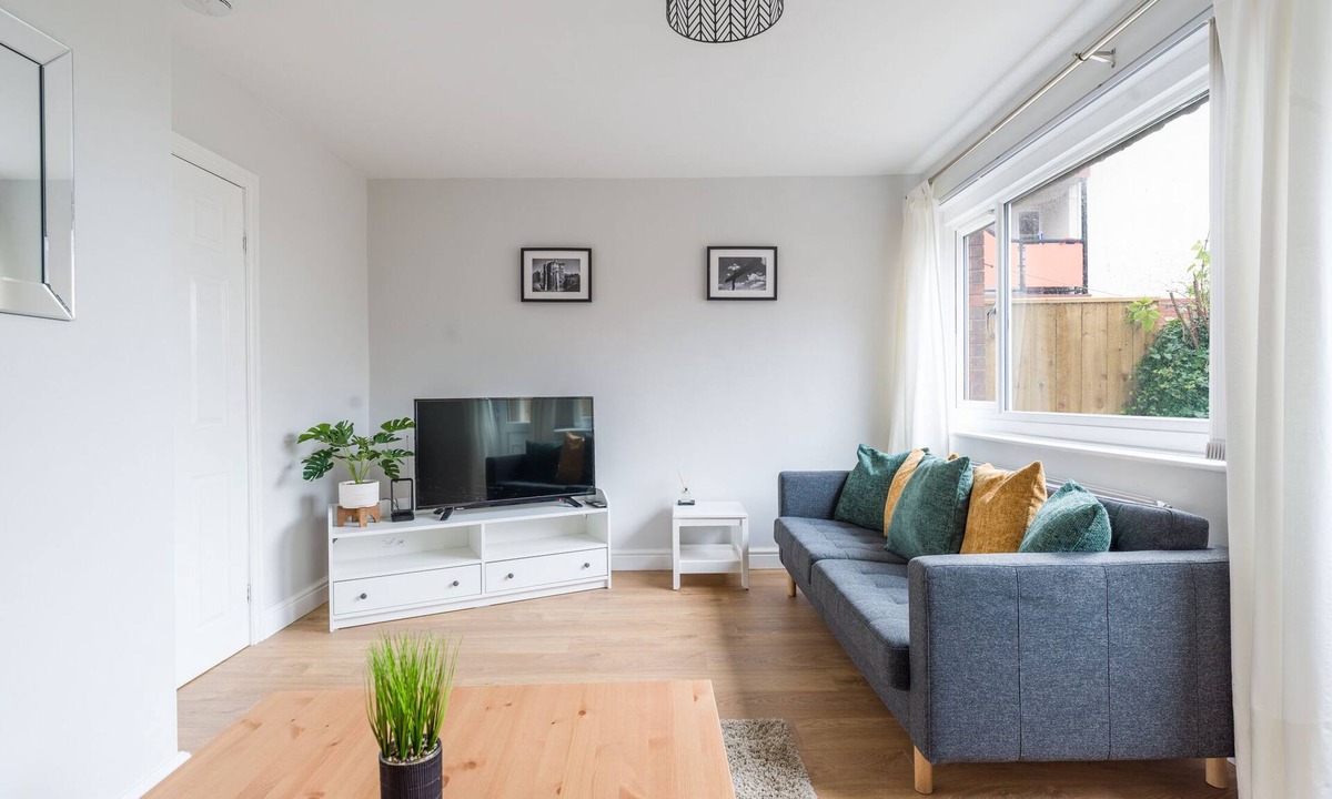 Newcastle-upon-Tyne House | Central large 3 bedroom home