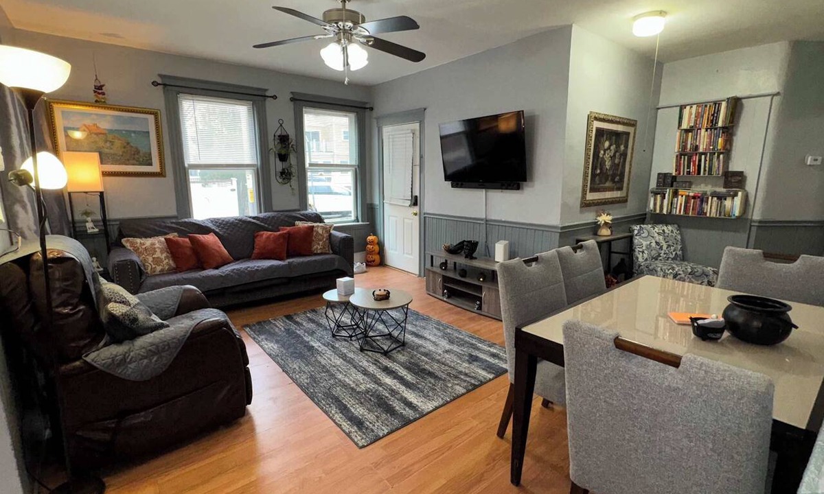 Salem Apartment | Central Salem Retreat 3BD W/Parking
