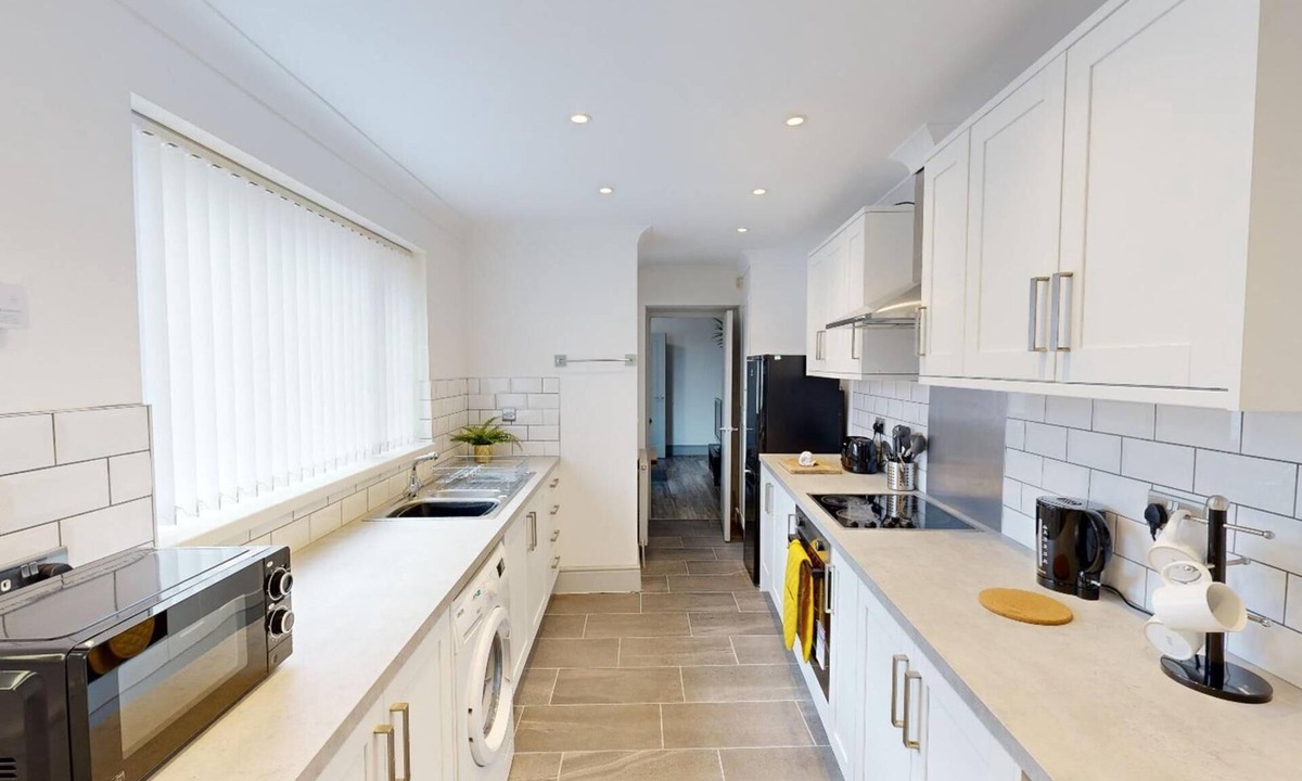 Sunderland House | Central, Stunning 3-bed House - Free Parking