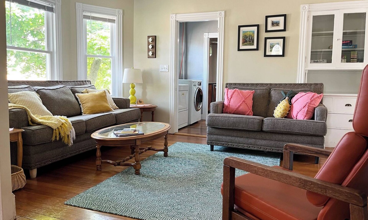 Back Cove Condo | Centrally located off Back Cove, 1st floor 4 bedroom, 1.5 Bath condo w/porch