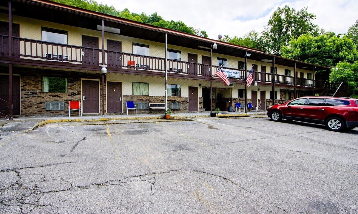 Chapmanville Apartment | Chapmanville WV|King Bed