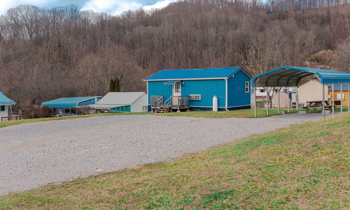 Northfork Cabin | Charming 1-bedroom cabin in Crumpler minutes from HMT's Indian Ridge trailhead