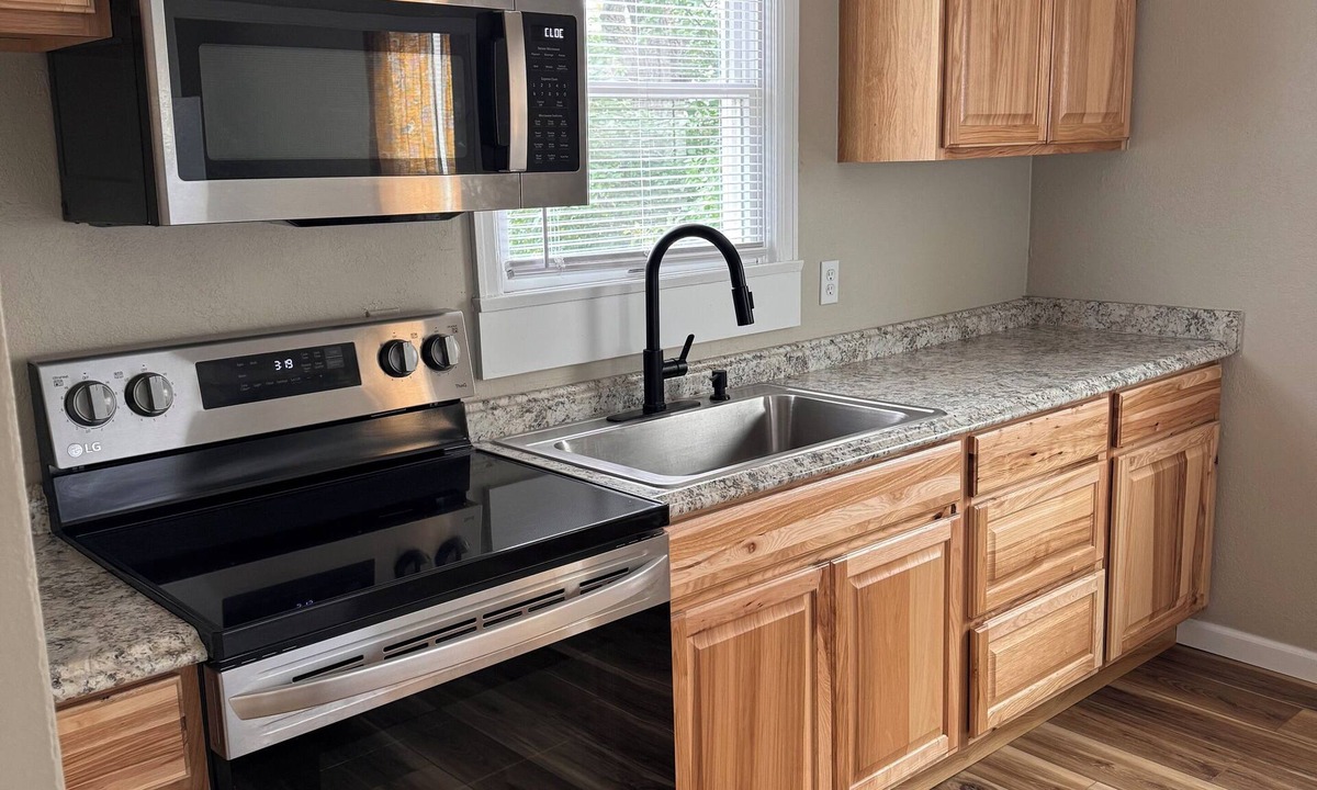 Plentywood House | Charming 1-bedroom house in Plentywood with pull out couch and air mattress.