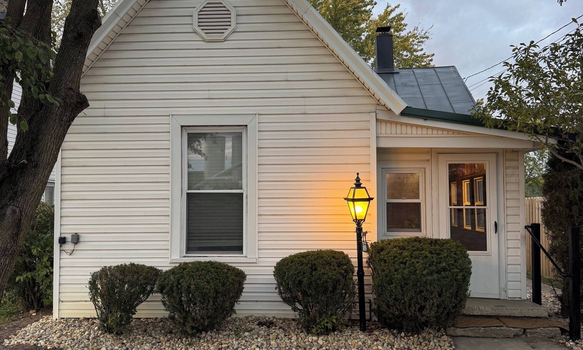 Wilmington House | Charming 2-Bed Retreat — Just Steps from Historic Downtown Wilmington