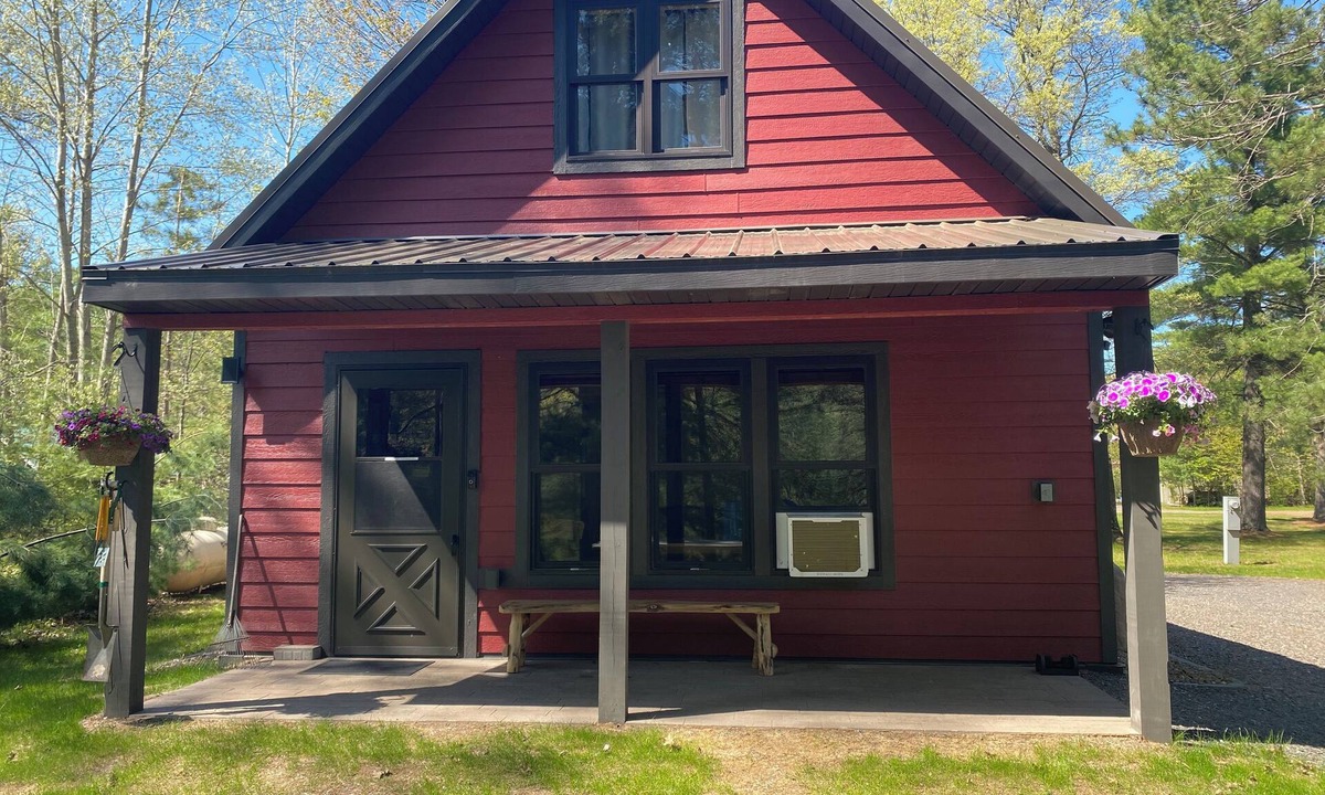 Hayward Cabin | Charming 2-bedroom cabin with WiFi, AC in wonderful Hayward Wisconsin
