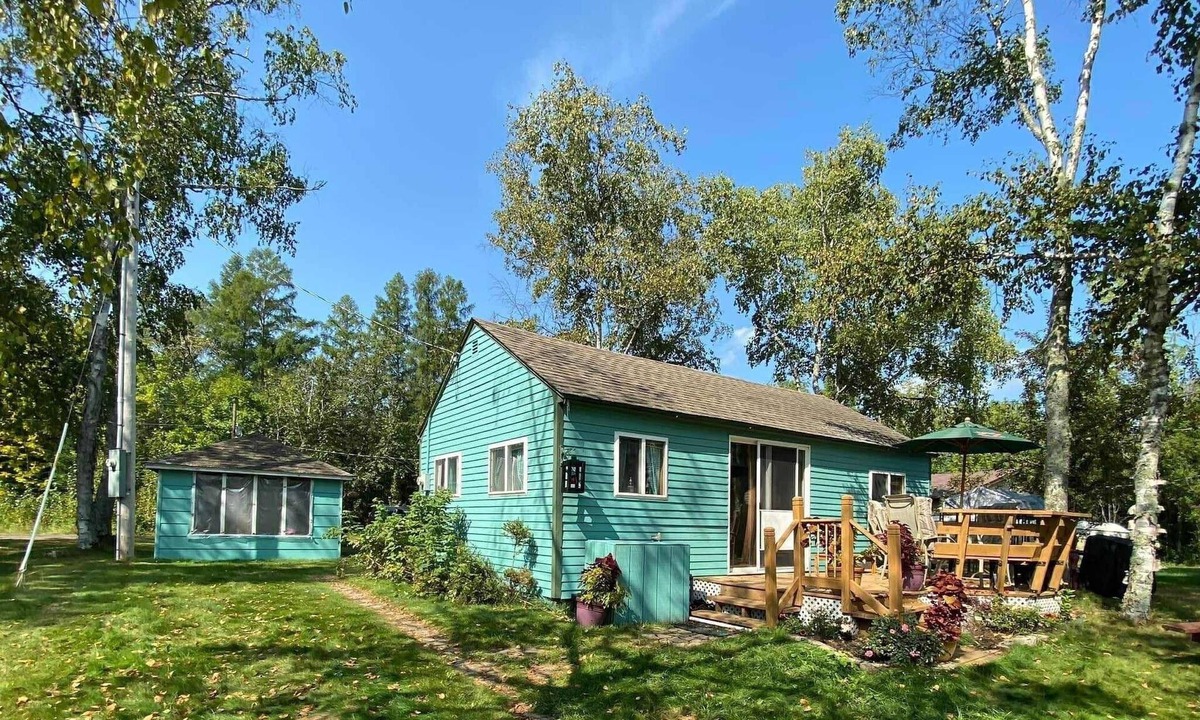 Saginaw Cabin | Charming 2-bedroom cabin on lake near Duluth MN with Air Conditioning