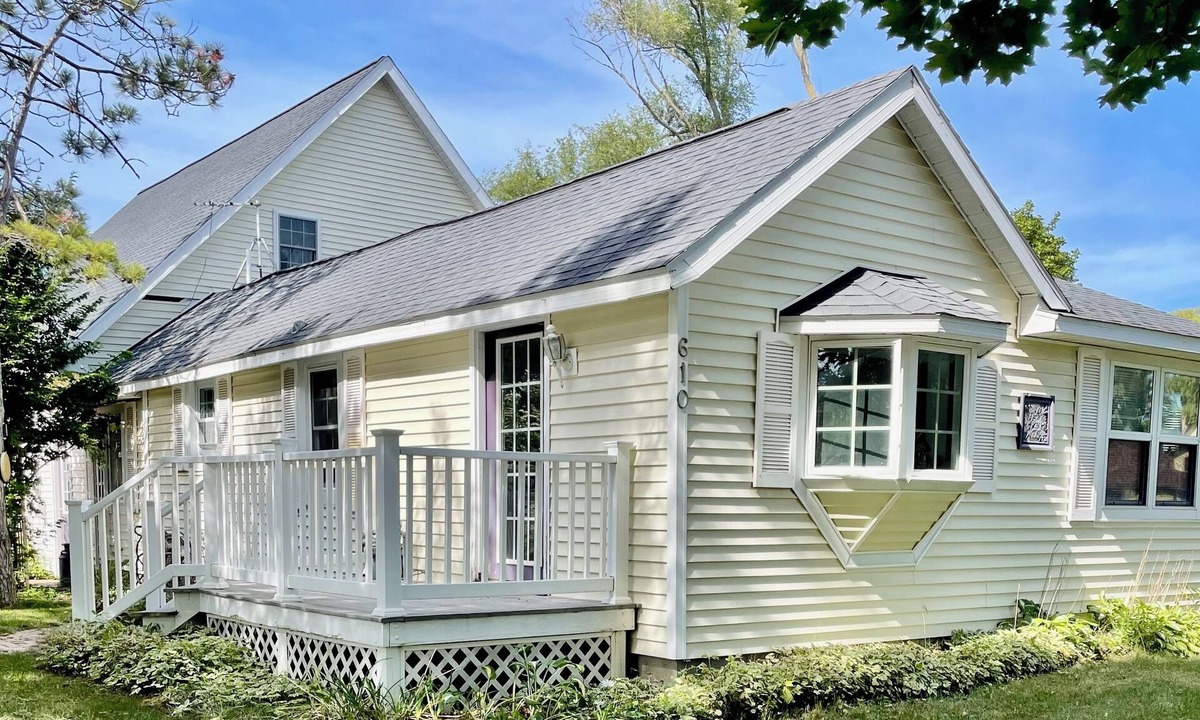 Elk Rapids House | Charming 2-bedroom house in Elk Rapids