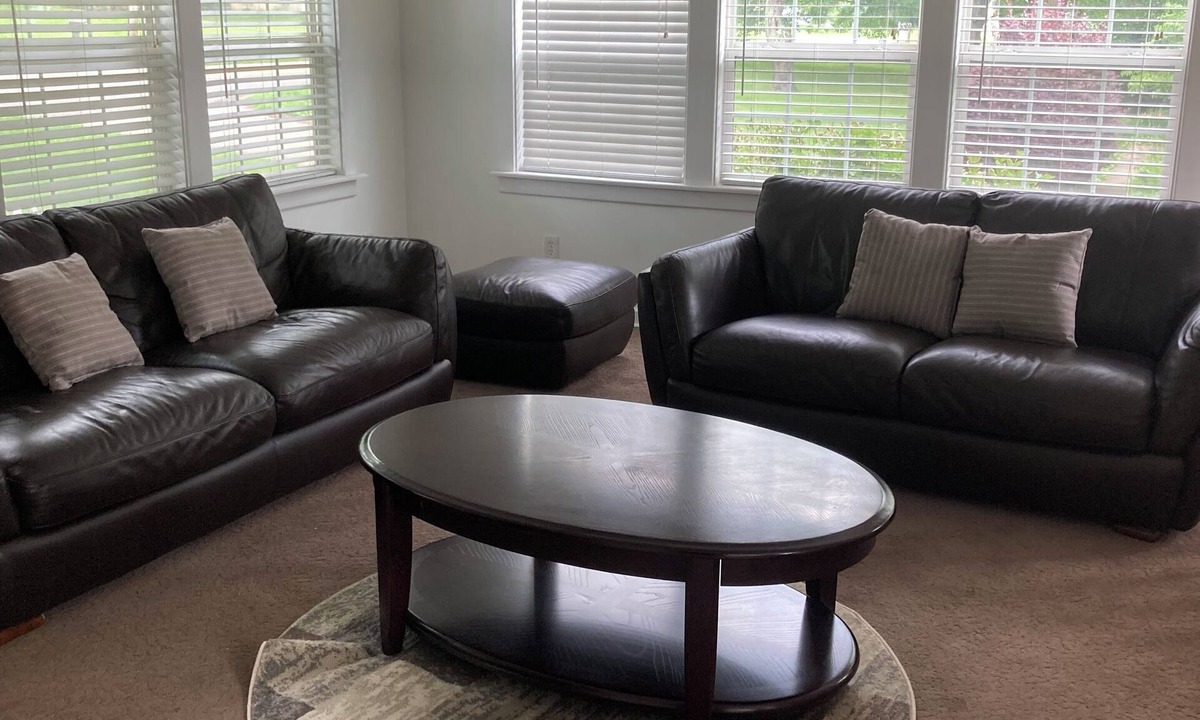 Canfield House | Charming 2-bedroom house, 1st floor, with AC, WiFi in Canfield with EV plug in.
