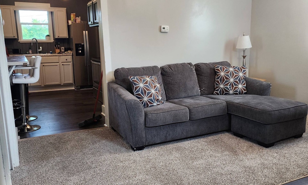 Windsor Park House | Charming 2-bedroom house with AC, WiFi close to Downtown Indianapolis