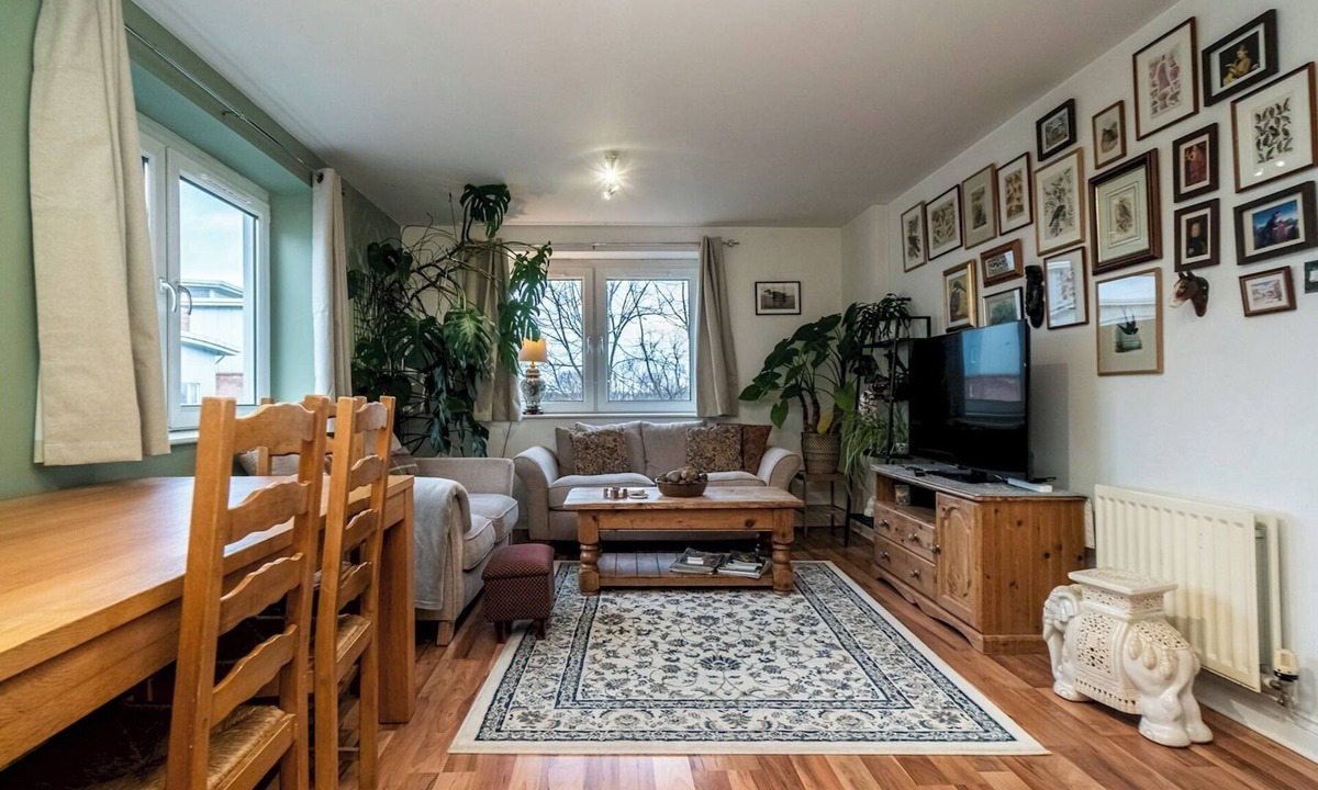 Leith Apartment | Charming 2BR w/Balcony & Free Parking - Pass the Keys