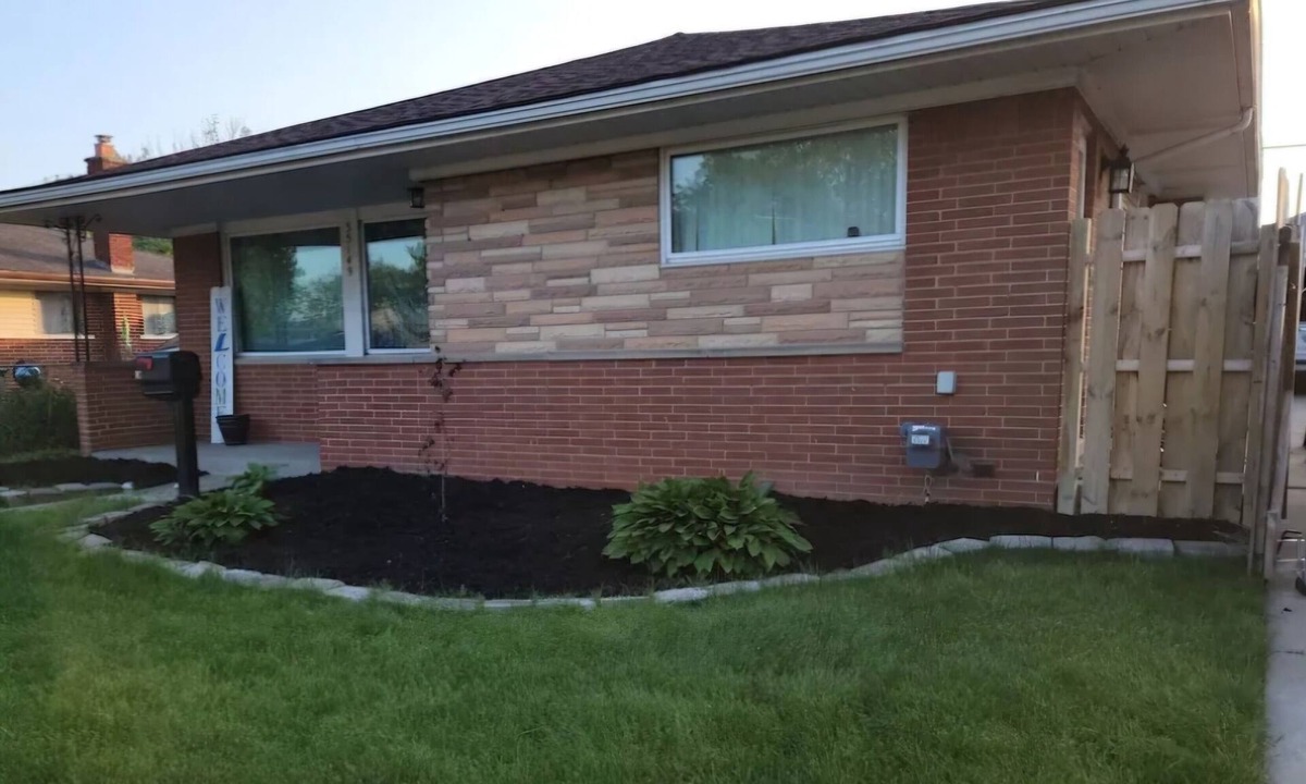Clinton Township House | Charming 3-bedroom house with AC, WiFi in Clinton Township
