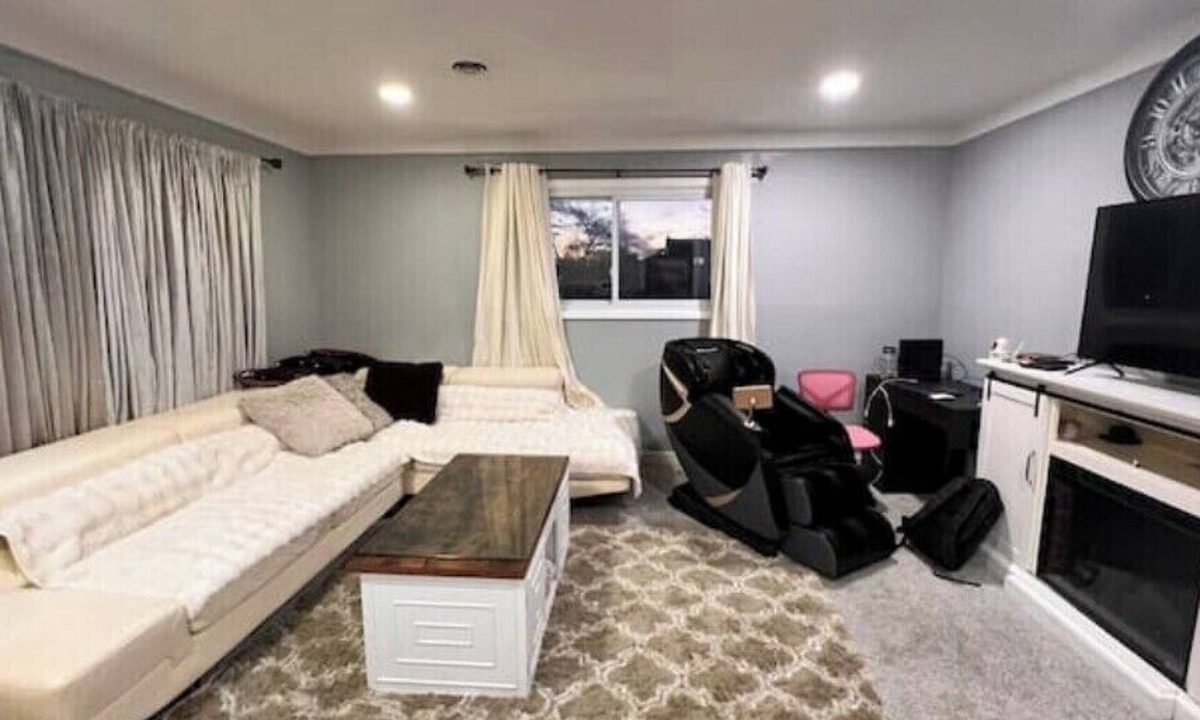 Dearborn Heights House | Charming 3-bedroom house with WiFi, AC in welcoming Dearborn Heights