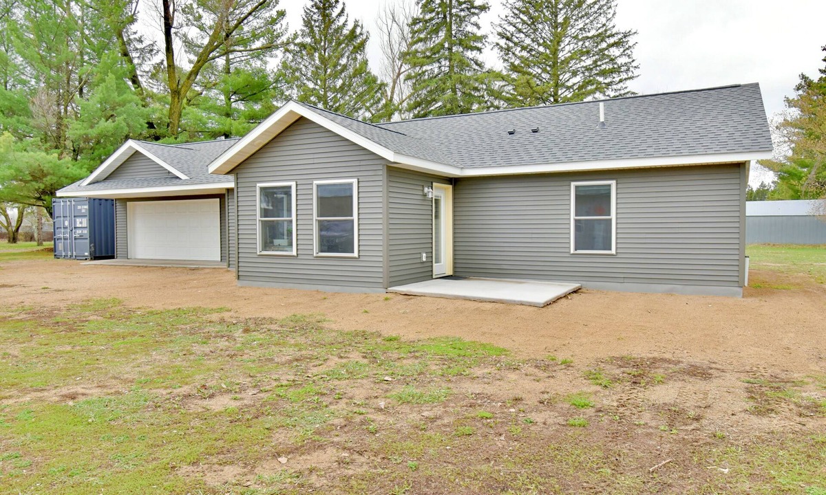 Pine River House | Charming 3-bedroom 2-bath house on Paul Bunyan State Trail in Pine River.