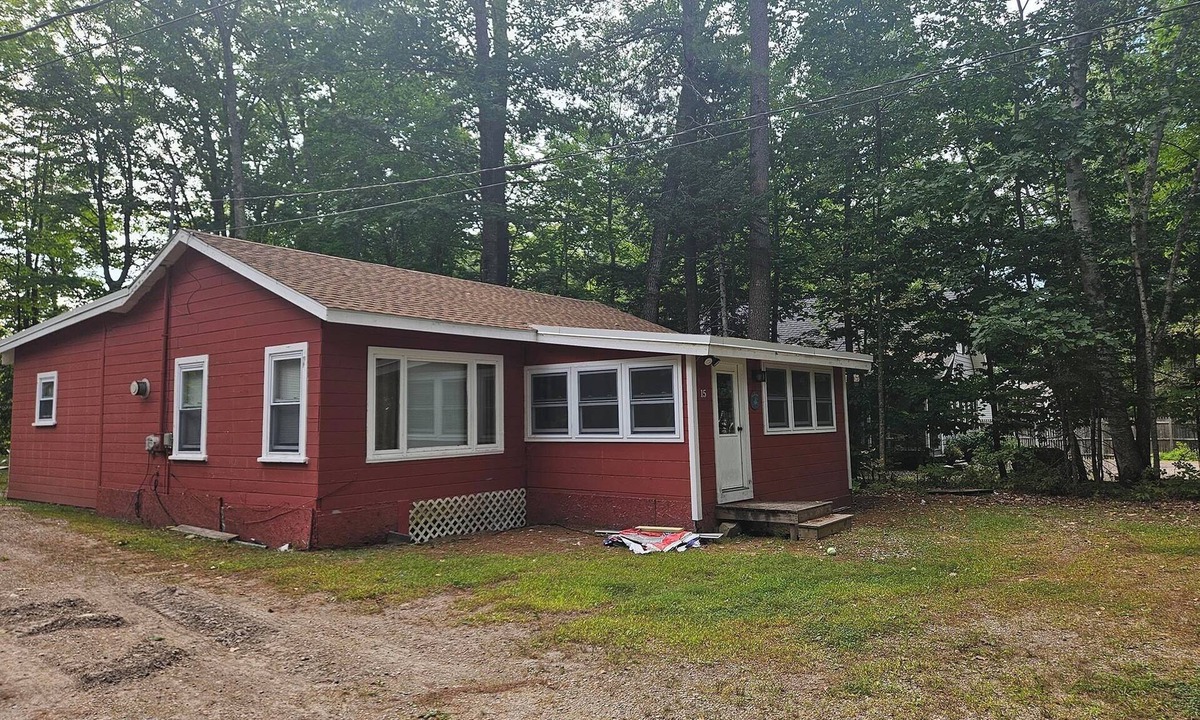 South Casco Cabin | Charming 3-bedroom cabin in Casco with Sebago Lake access and a dock.