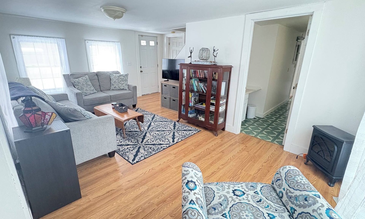 East Corinth Cottage | Charming 3-bedroom cottage in Hampden with AC, WiFi