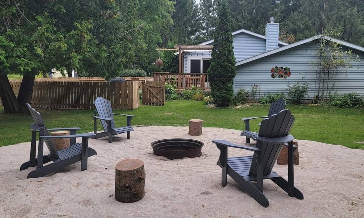 Two Rivers House | Charming 3-bedroom dog friendly home on 5 secluded acres in Two Rivers.