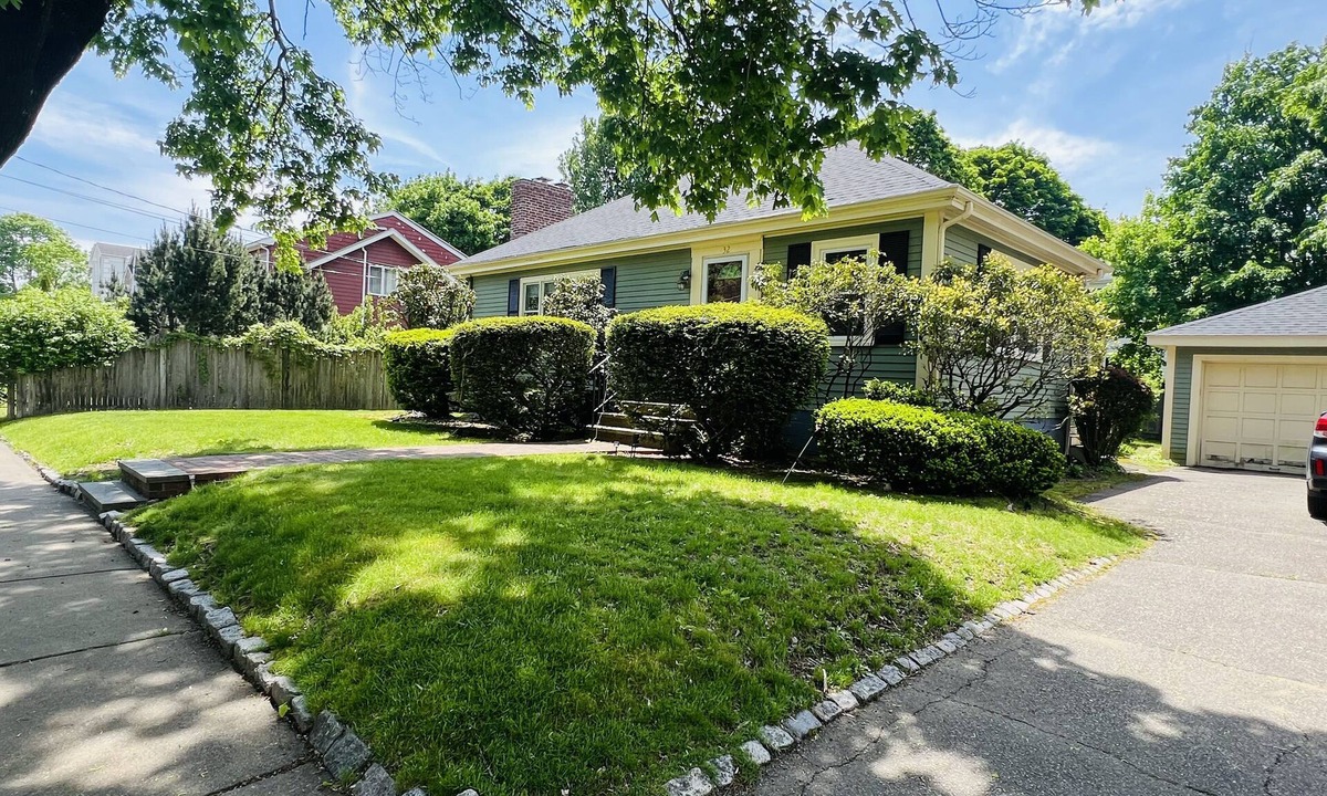 Newton House | Charming 3-bedroom house with AC and WiFi in Newton