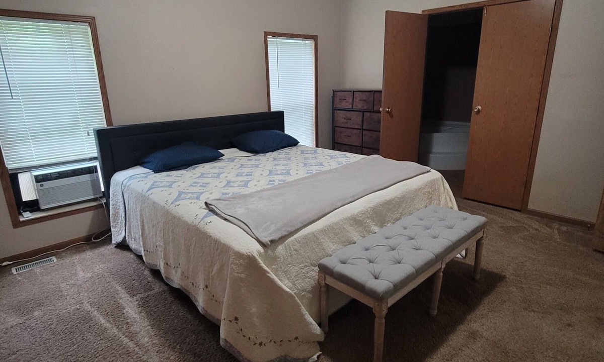 Puposky Resort | Charming 3-bedroom resort with WiFi, TV, and AC located on beautiful Gull Lake!