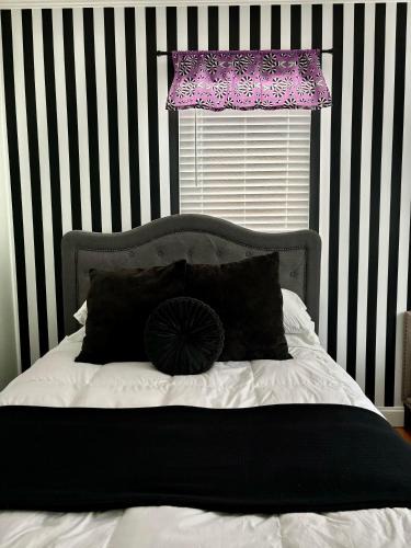 Salem Apartment | Charming 3BR Apartment at Historic Salem Common - Lally's House"