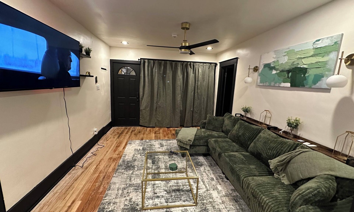 Detroit House | Charming 3BR Retreat Steps from Grosse Pointe, Close to Downtown