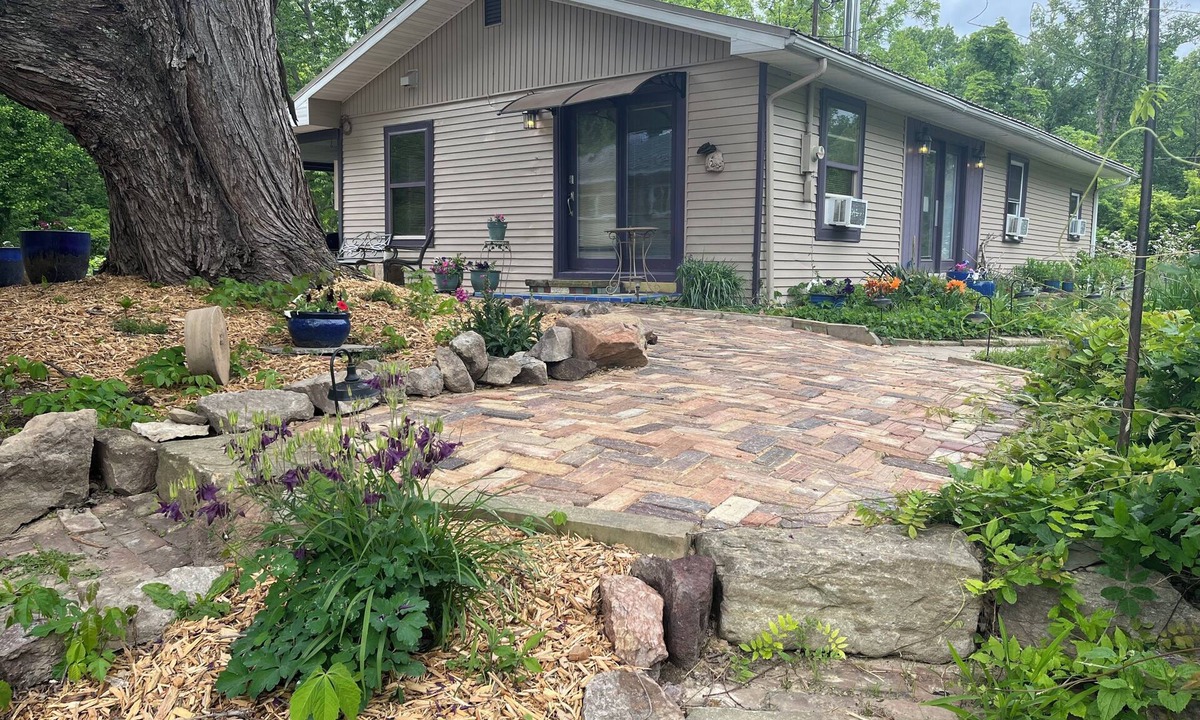 Pomeroy Bed & Breakfast | Charming 4-bedroom country home; AC and full kitchen between Pomeroy & Athens