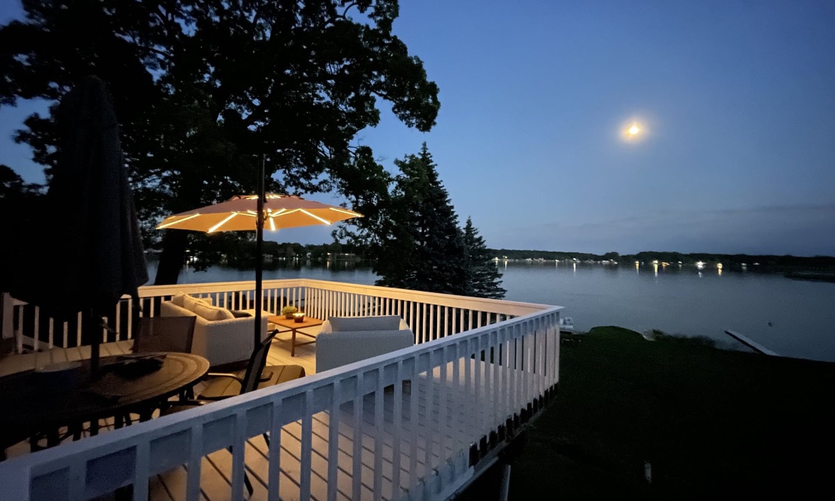 Jackson House | Charming 4BR/3BA Lakefront Home w/Dock, Kayaks + Fire Pit – Ackerson Lake