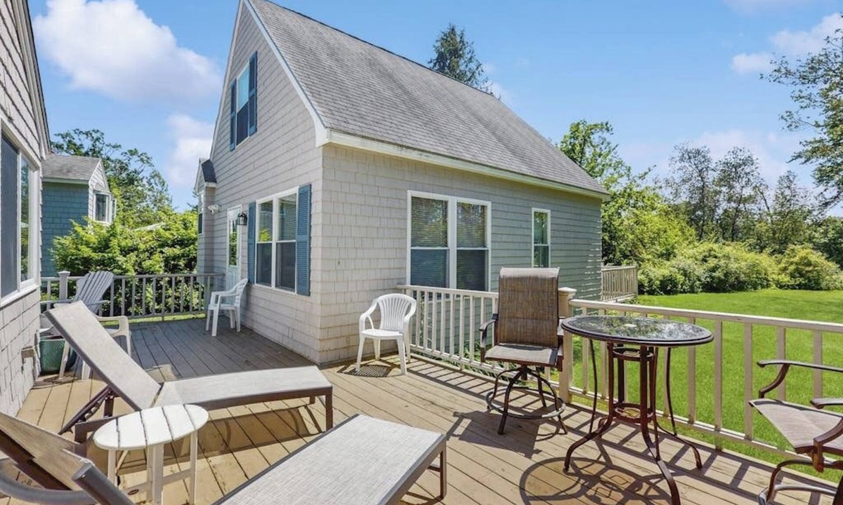 Kennebunkport House | Charming cottage with outdoor space, full kitchen, & WiFi - near beach