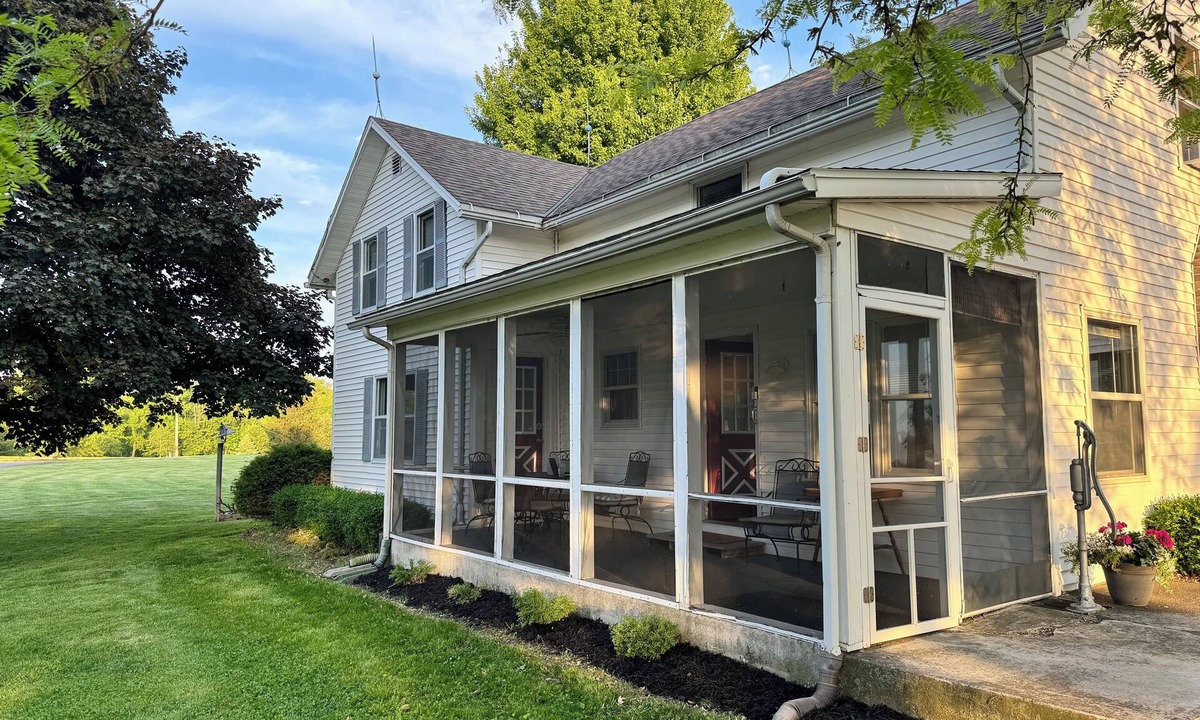 Sandusky House | Charming Family Farmhouse Near Cedar Point