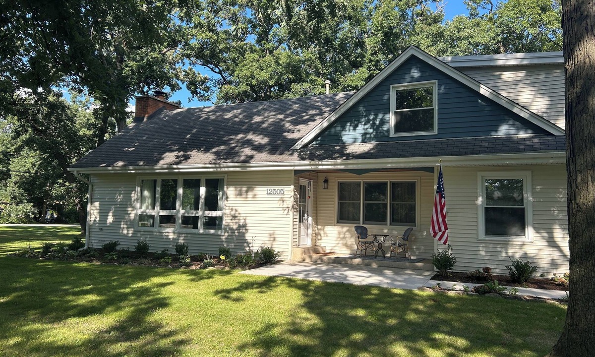 Palos Heights House | Charming Family Friendly Home in Palos Park, Illinois