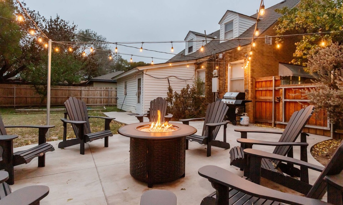 Tech Terrace House | Charming~Family Friendly~Walk to the Stadium~On the Park~Perfect for Graduations