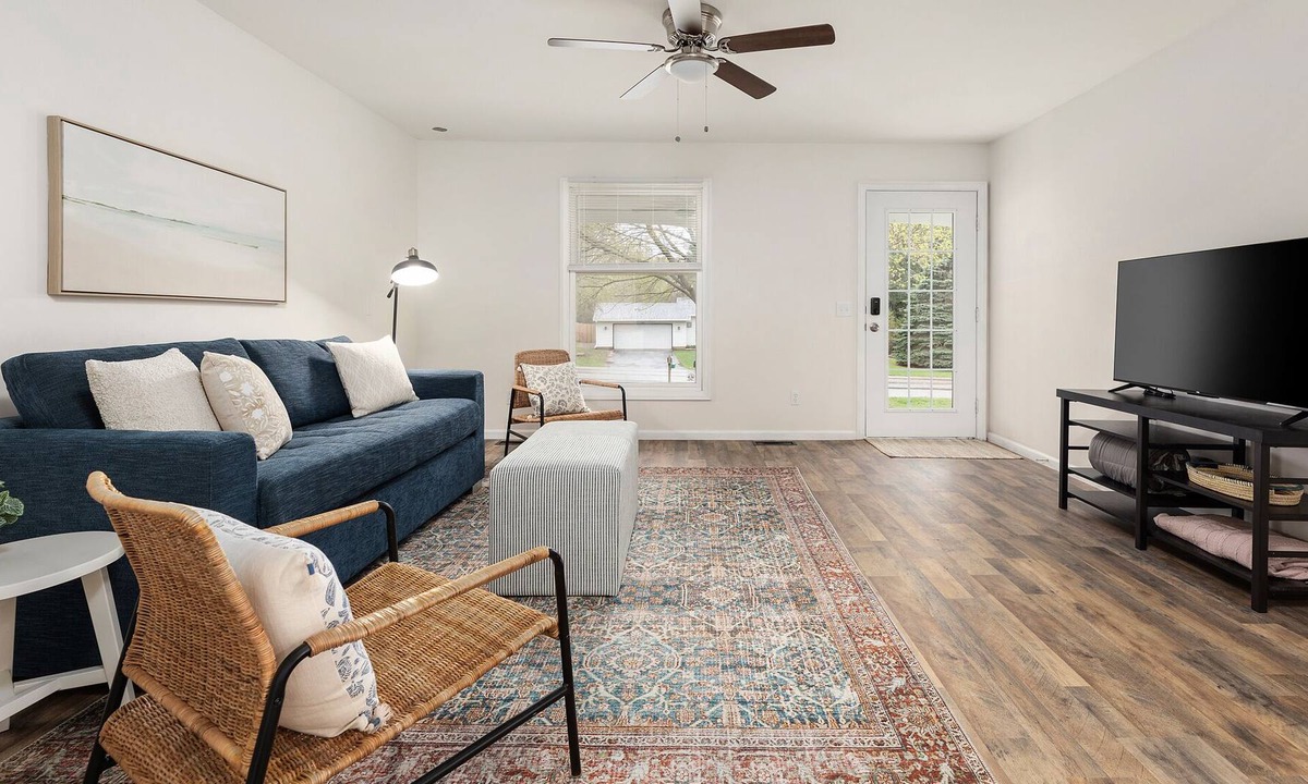 Traverse City House | 🎗Charming Fully Renovated 3BDR Ranch Style Home in TC ➠ 3019!