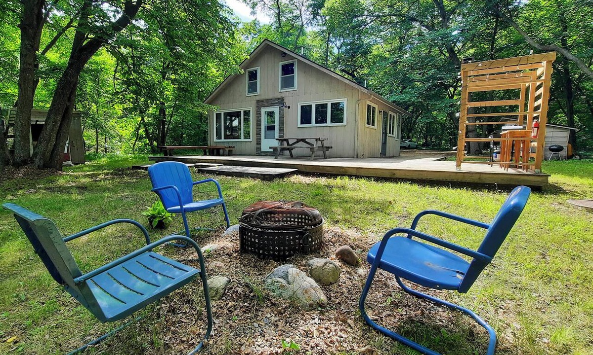 Clitherall Cabin | Charming Getaway: Rustic Cabin on West Battle Lake