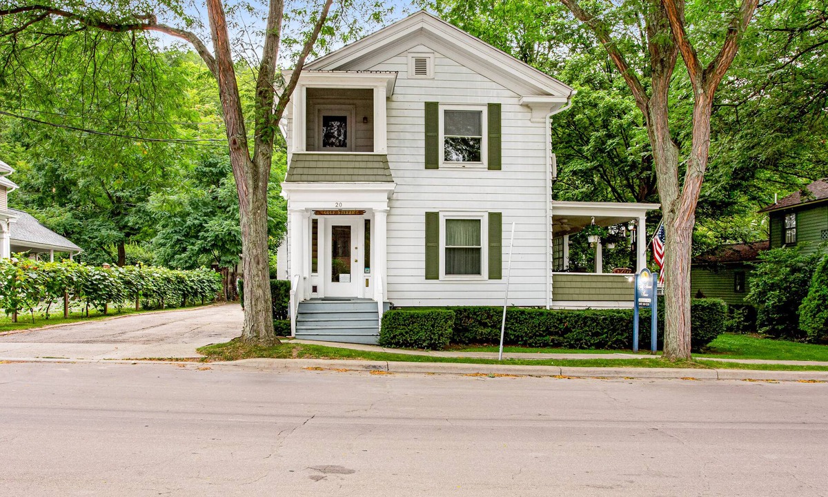 Hammondsport Apartment | Charming, Ground-Floor Getaway w/ a Kitchenette, Free WiFi, & a Furnished Deck