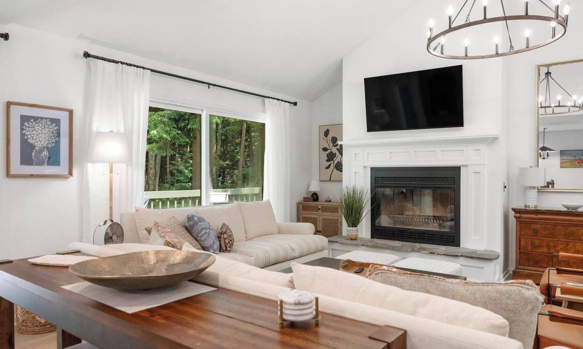Harbor Springs House | Charming Home in Harbor Springs Close to Town and Skiing