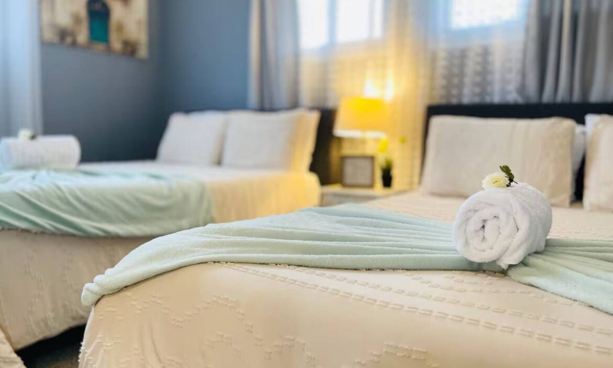 Kettering House | Charming Home, Near cheese cake factory Business WIFI in the Kettering area.