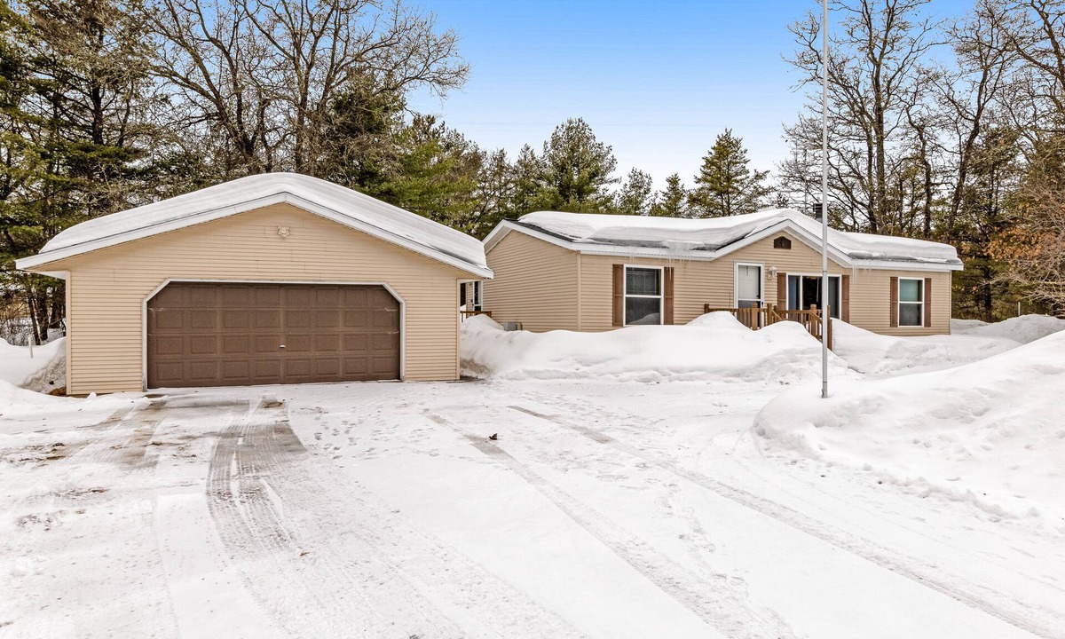 Boulder Junction House | Charming home with gas grill, full kitchen, deck, patio, TV, and washer/dryer