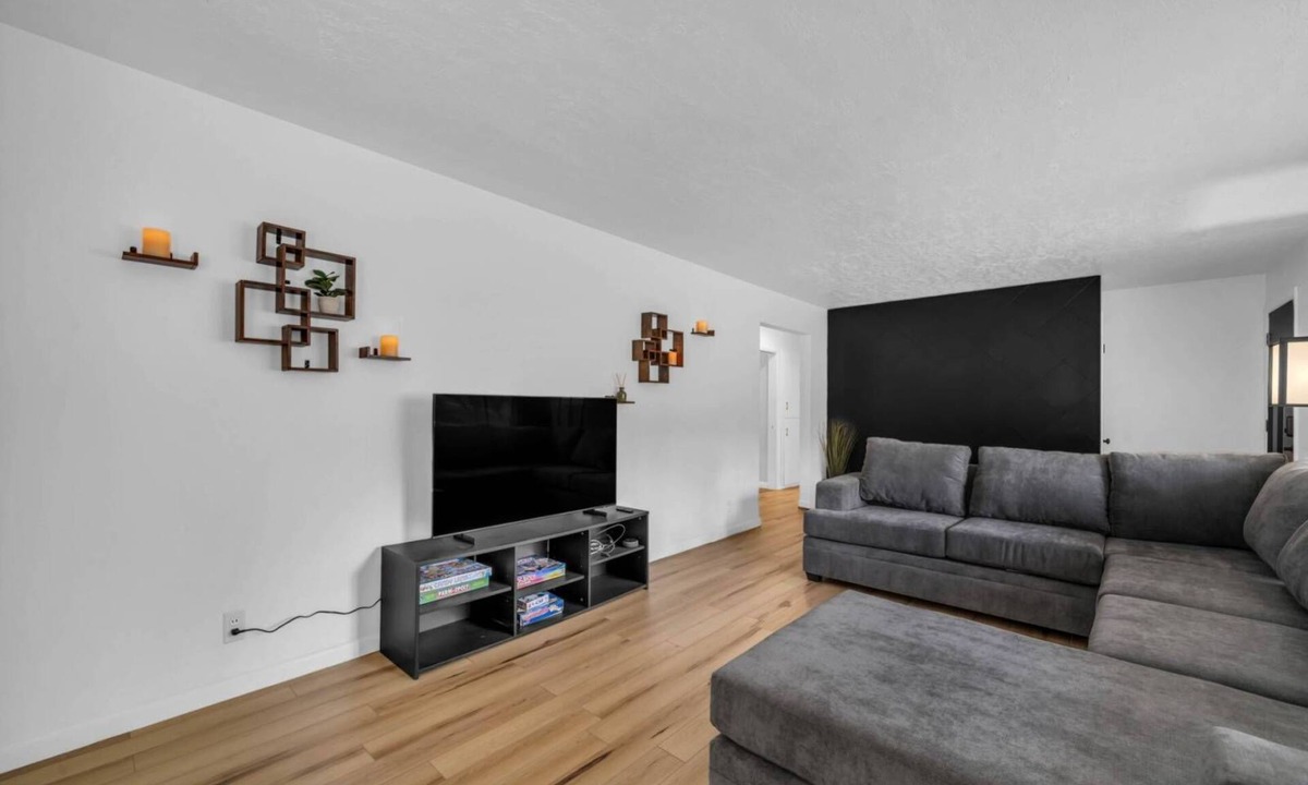 South Ogden House | Charming house w/2 bedrooms with AC, WiFi in quiet Ogden neighborhood.