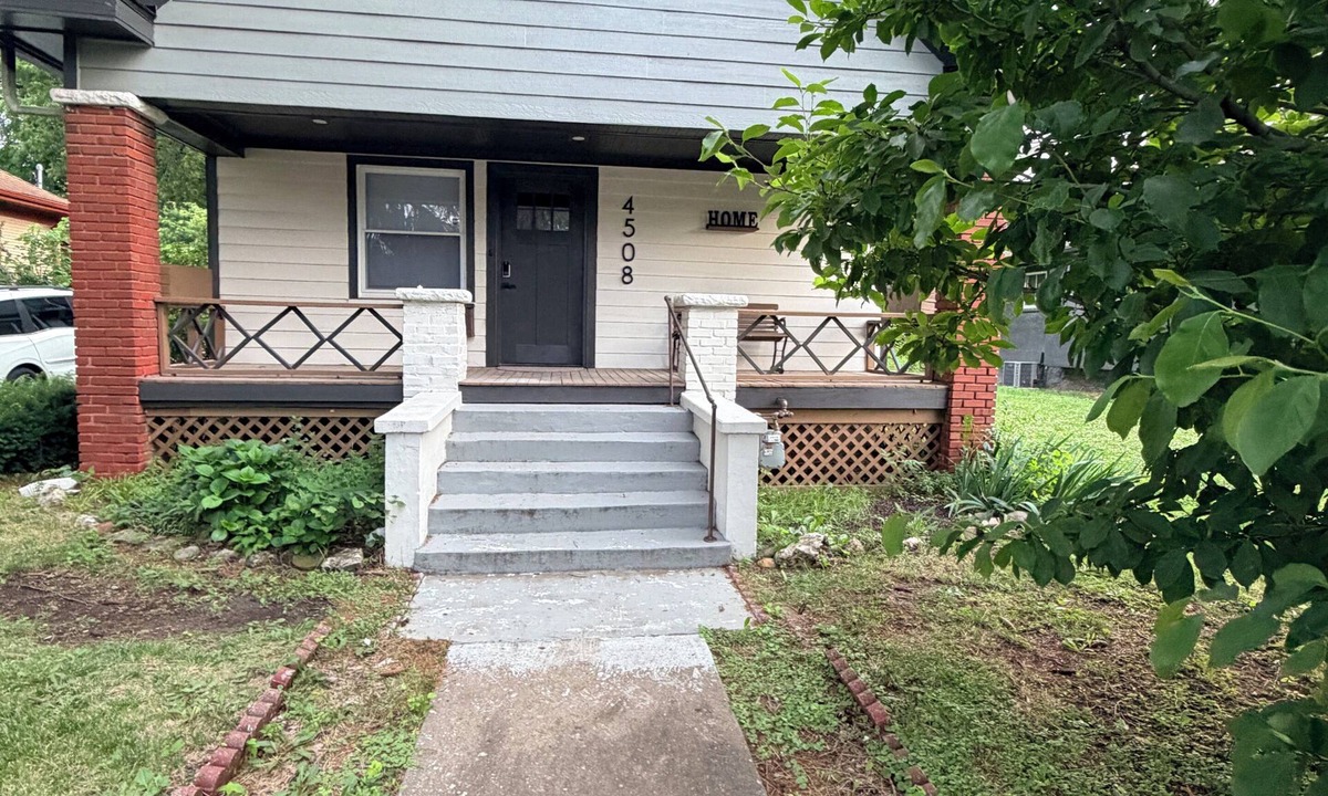 Rosedale House | Charming KC retreat-2BR near KU Med