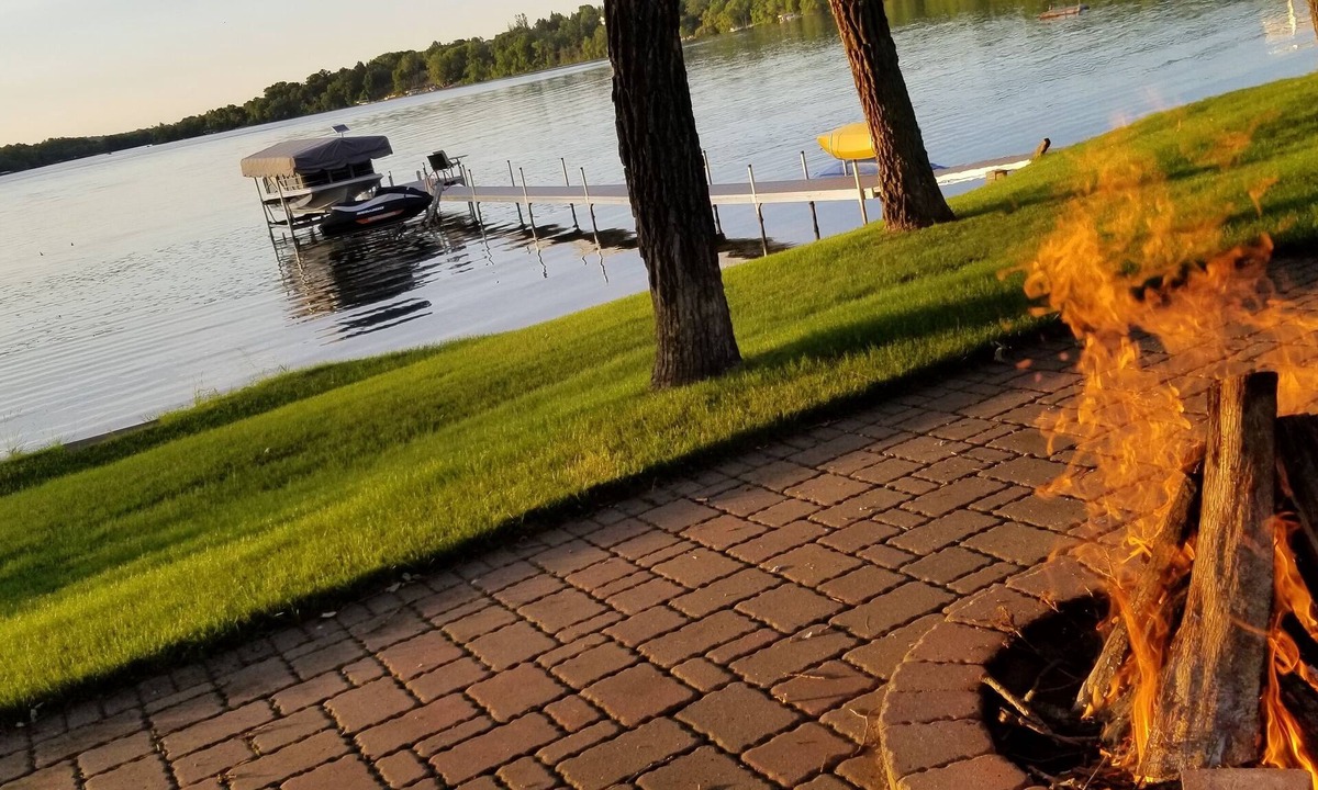 Alexandria House | Charming lakefront home located in Alexandria on Lake Burgen.