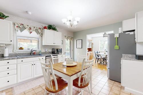 Gouldsboro House | Charming Lakefront House with Outdoor Firepit, Washer/Dryer and Wifi