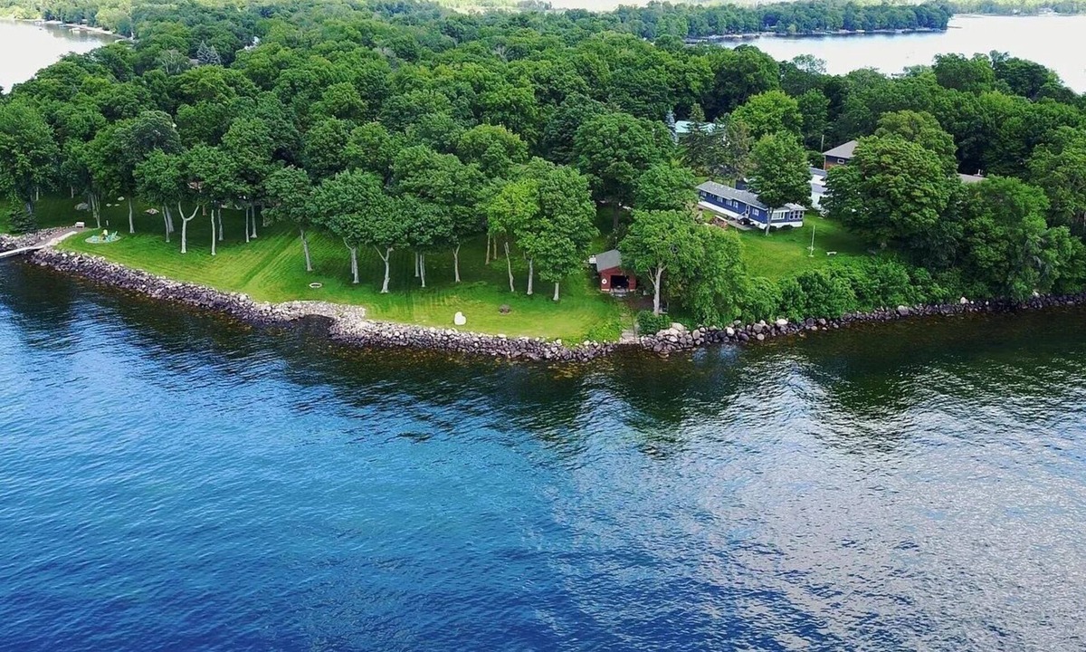 Isle House | Charming log cabin house in Isle perfect for relaxing getaways