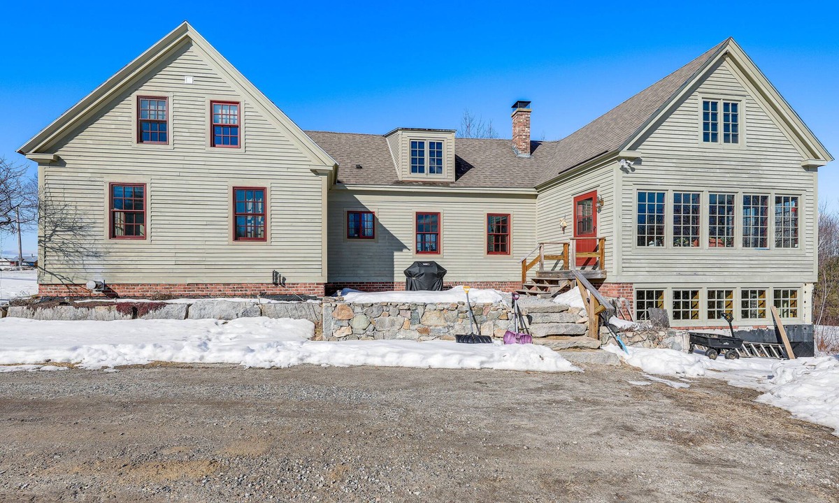 Center Lovell House | Charming Lovell Farmhouse - 17 Acres w/Mtn Views!