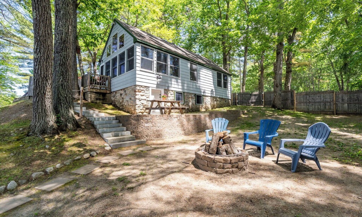 Windham Cottage | Charming, modern, 3-bedroom cottage on Pettingill Pond, in lovely Windham, Maine